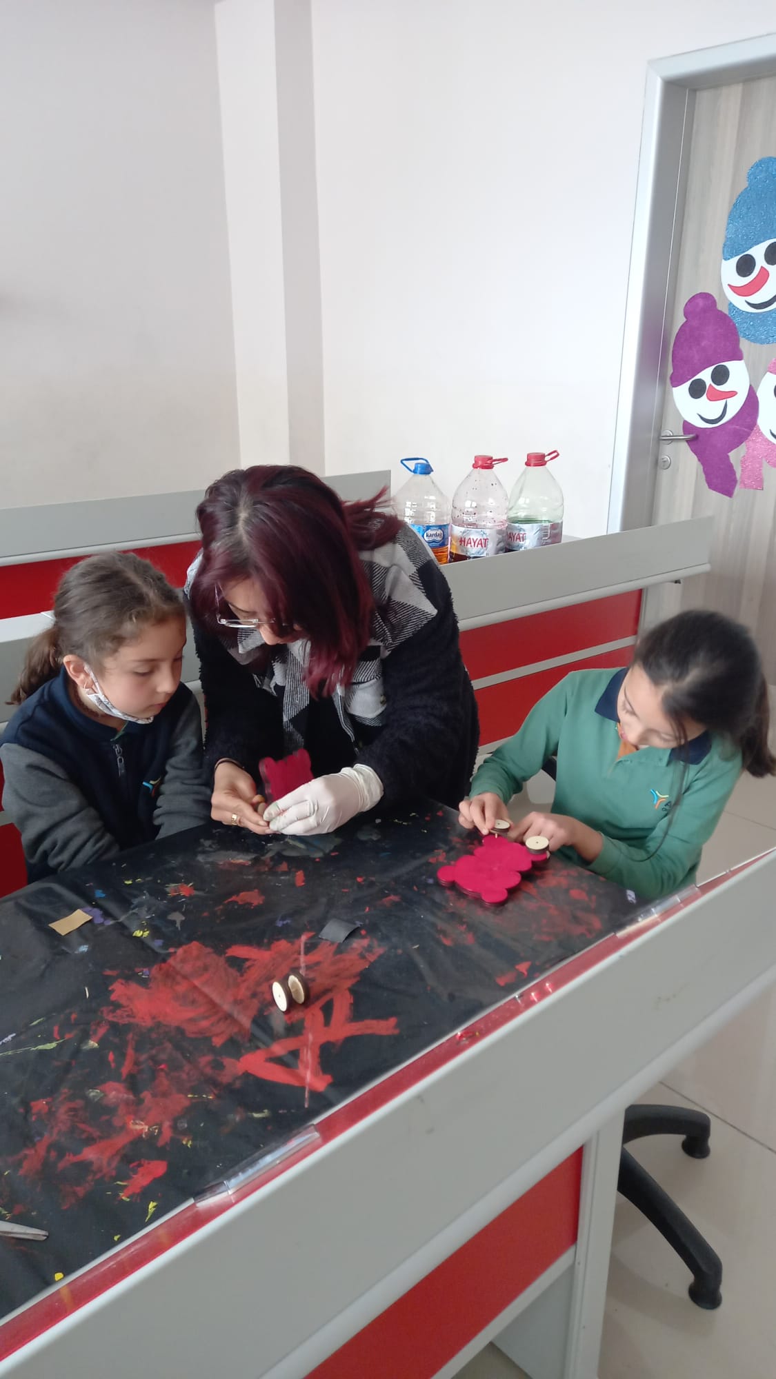 Öğrencilerimizin Ahşap Oyuncak Boyama Çalışması